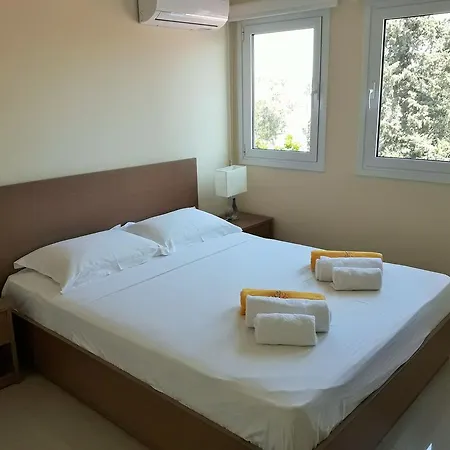 32 Hill Court Apartment *