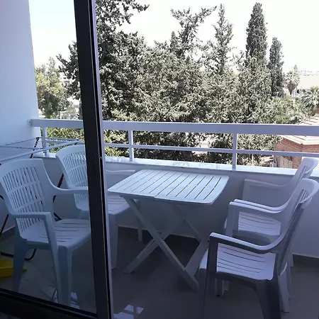 32 Hill Court Apartment